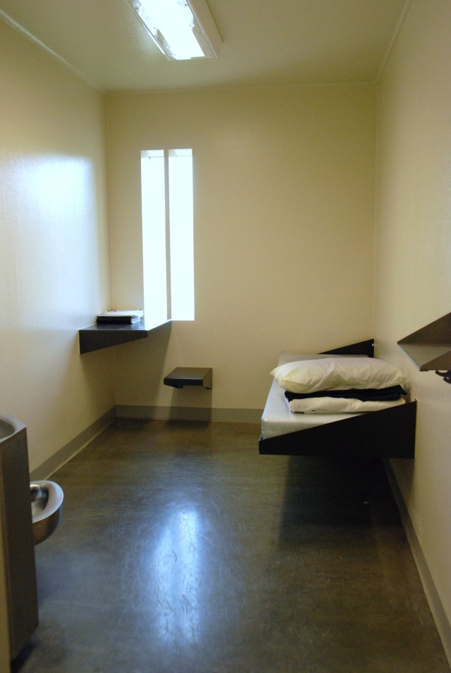 Pre-trial confinement unit