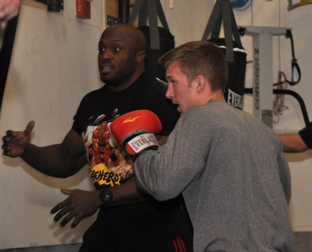 USASMDC/ARSTRAT Soldiers train with former WWE fighter