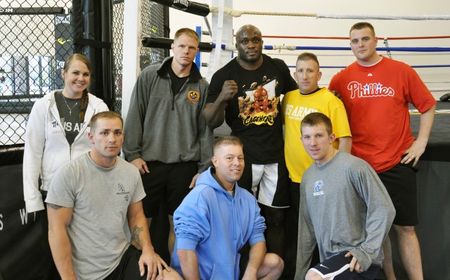 USASMDC/ARSTRAT Soldiers train with former WWE Fighter
