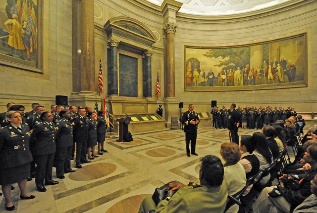 Reserve Soldiers re-enlist at National Archives