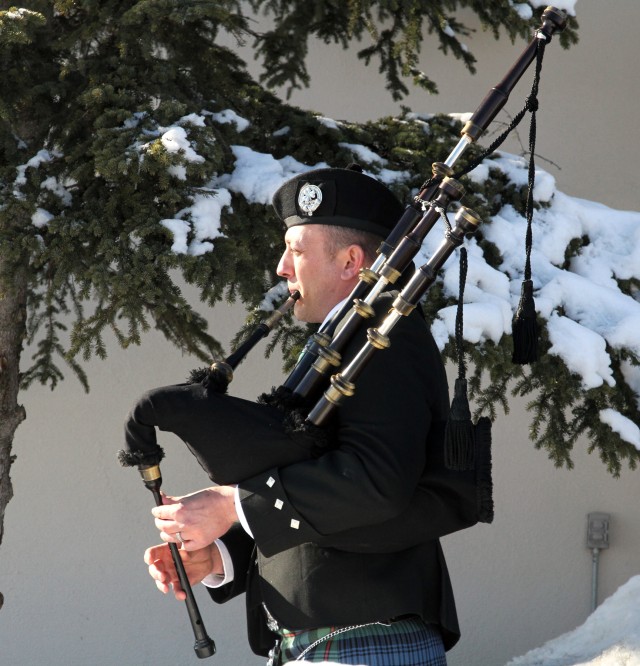 Bagpiper NCO honors fallen comrades