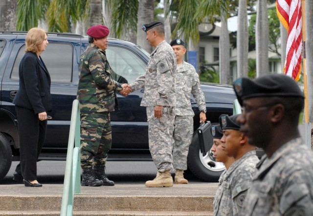 Command Sgt. Maj. greets Malaysian General