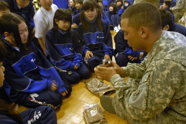 Soldiers teach class at cultural exchange 
