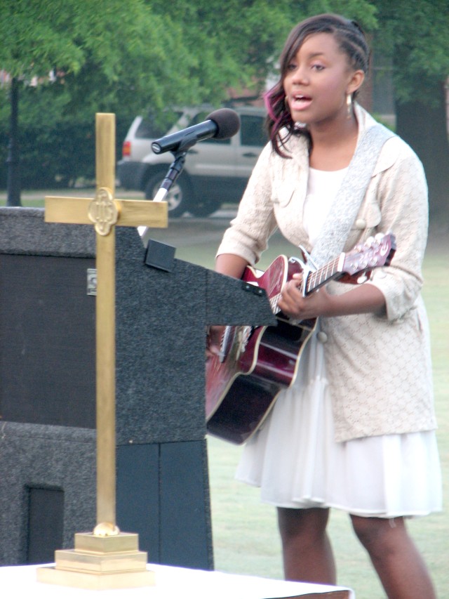 Community celebrates Easter with sunrise service