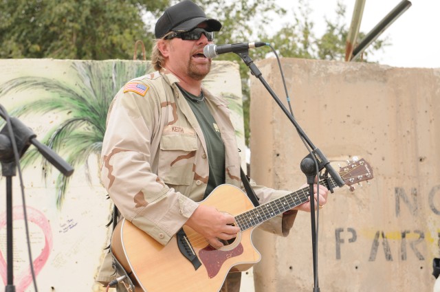 Country music&#039;s &#039;Big Dog&#039; lights up the IZ
