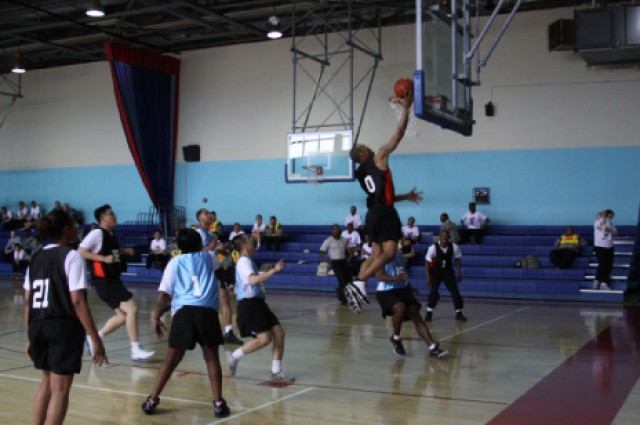 Sports competition strengthens alliance KATUSA Friendship Week attracts Soldiers to the courts