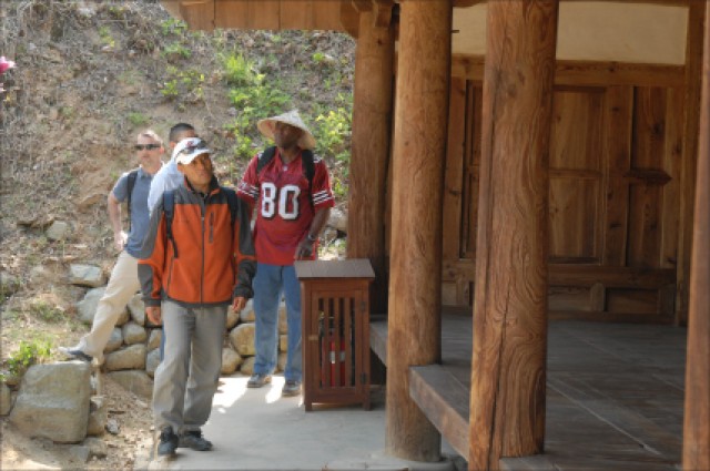 Area IV Soldiers visit Gyeongju for a historic tour