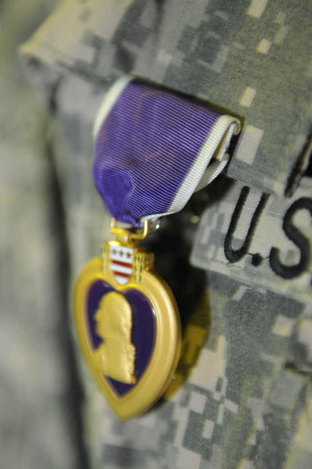 Army clarifies award of Purple Heart for concussion