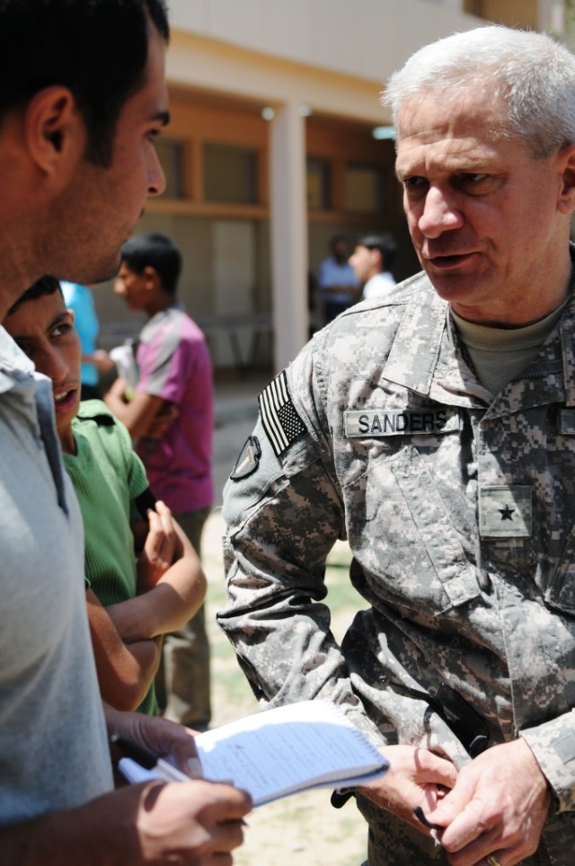 Brig. Gen. Stephen Sanders talks with Iraqi media