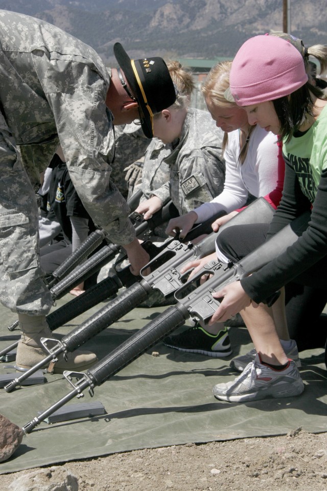 Families play Army for a day