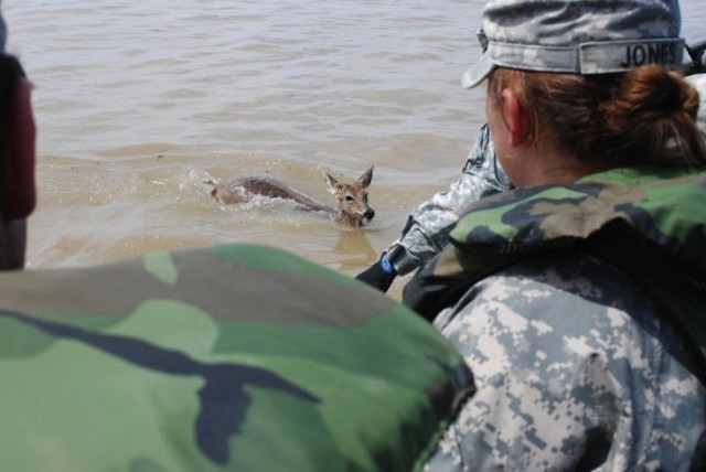 Missouri Guard patrols rising flood waters