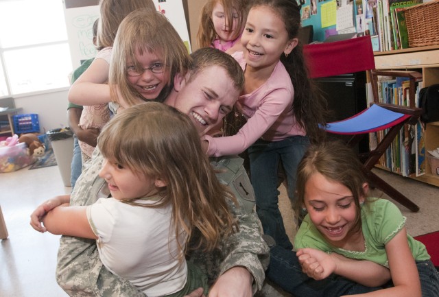 Fort Riley Soldiers visit school