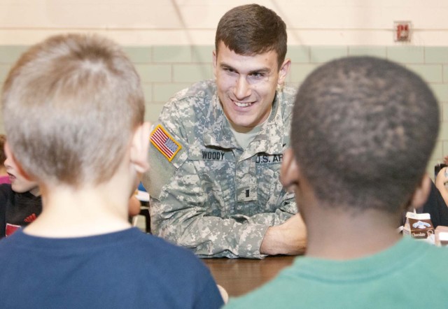 Fort Riley Soldiers visit local school