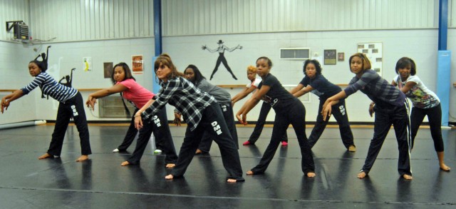 Niki Hunkapillar Leads Dance Class