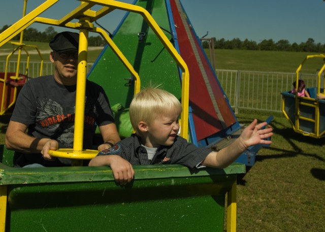 Army Reserve&#039;s 81st RSC outreach team educates families about youth resources 