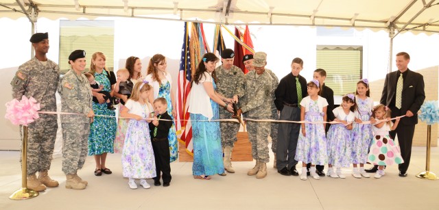 Grab Family helps cut ribbon on new Women&#039;s Health Clinic at Fort Hood