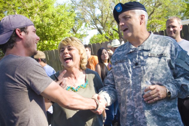 Granger Smith walks 100 miles for Soldiers