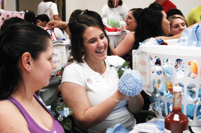 Soldiers&#039; Angels, Fort Hood celebrate babies on board