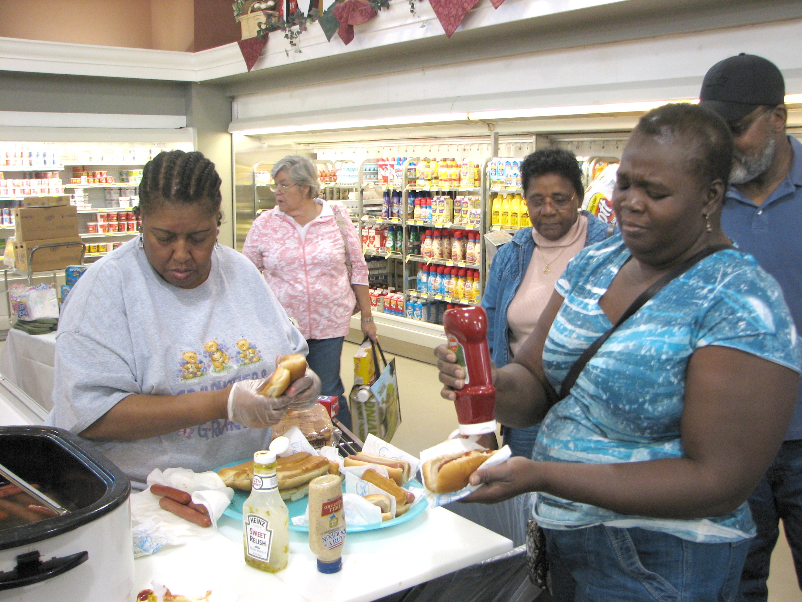 Commissaries hold customer appreciation day | Article | The United ...