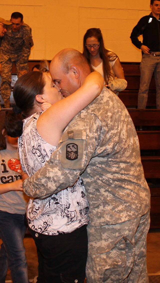 Spouse Welcomes Soldier home