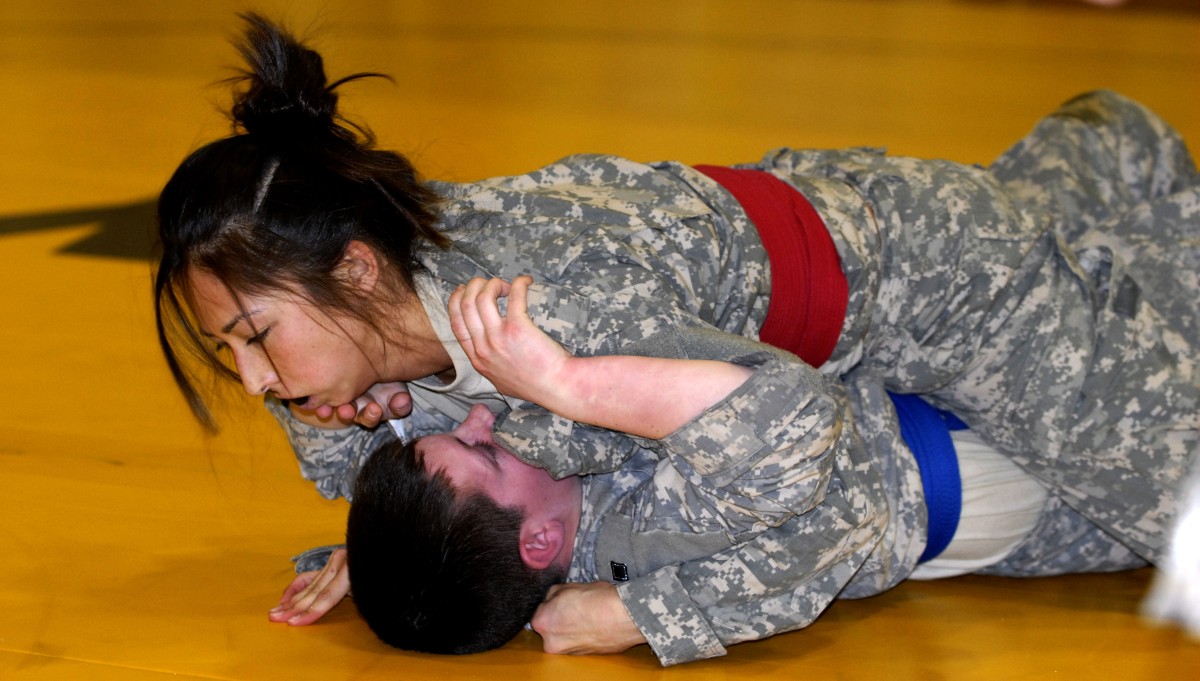 Female Soldier Proves Dominant In Hand To Hand Combat Article The United States Army 