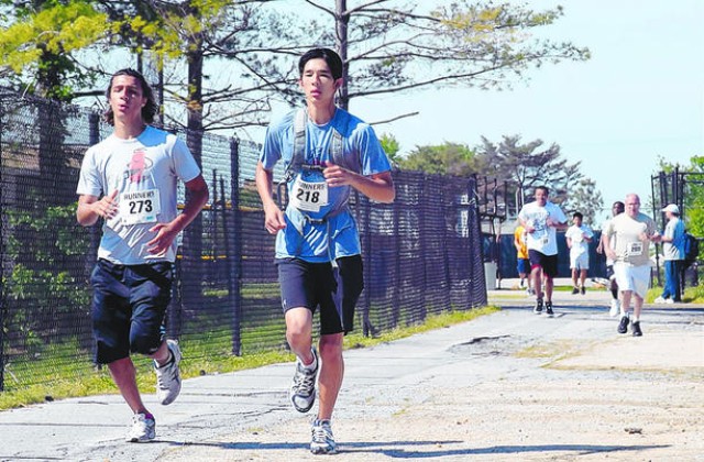 Meade athletes show school spirit, support 5K