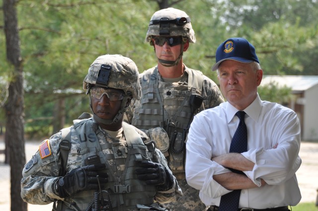SecDef Gates Fort Jackson 20110512 097