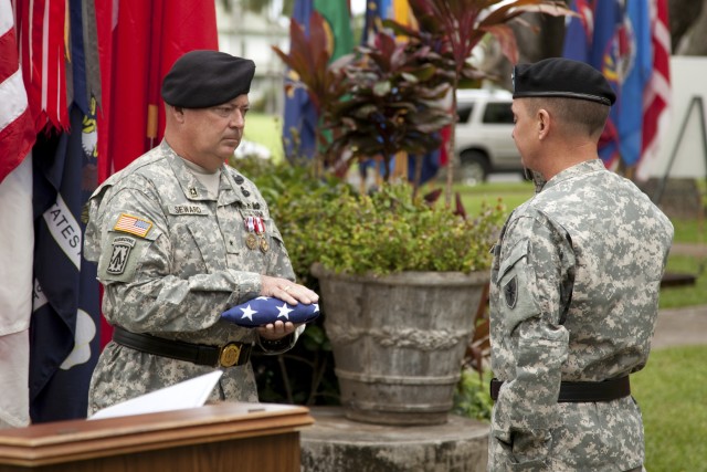 USARPAC DCG receives retirement flag