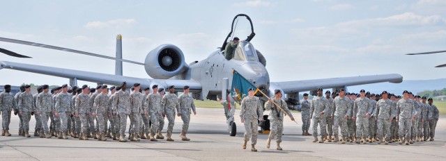 1st Armored Division cases its colors before moving to Fort Bliss