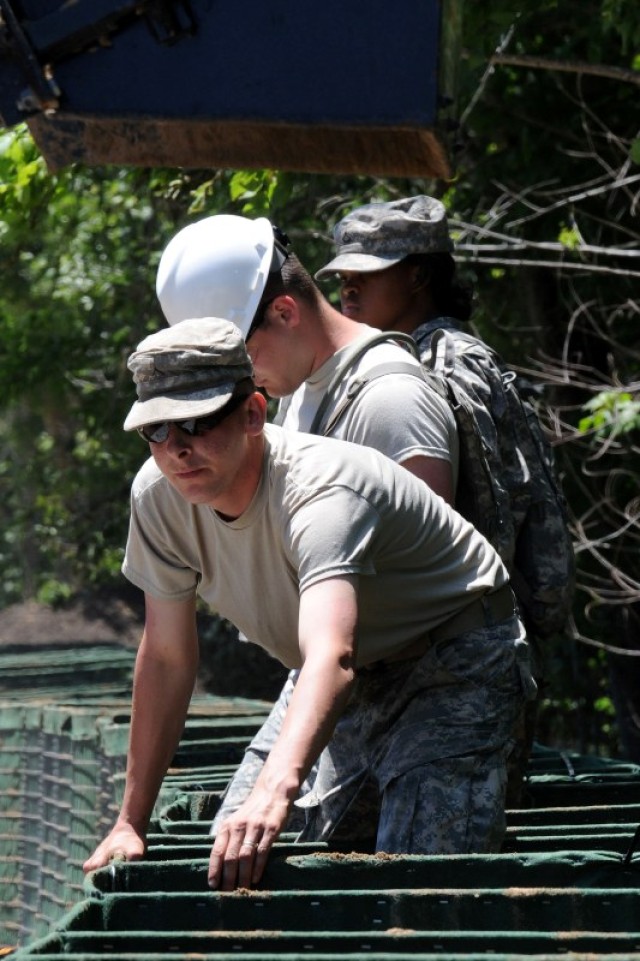 Guardsmen in Louisiana continue battle along state&#039;s waterways