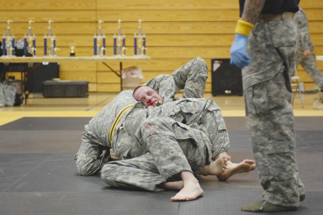 Blackhorse Troopers dominate at NTC combatives tournament