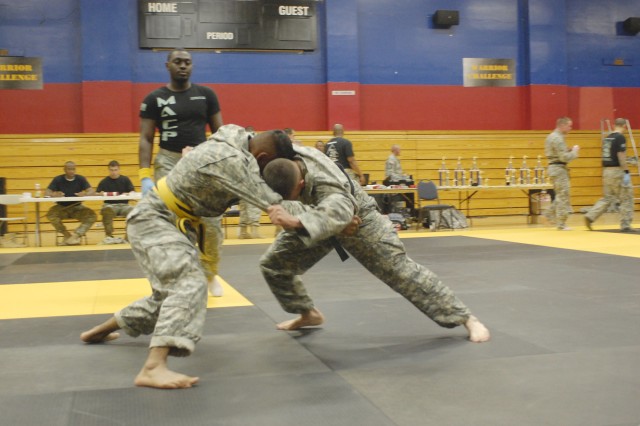 Blackhorse Troopers dominate at NTC combatives tournament