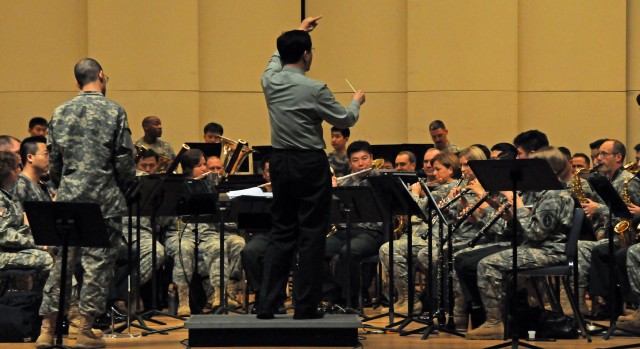 Chinese Army band performs historic joint concert