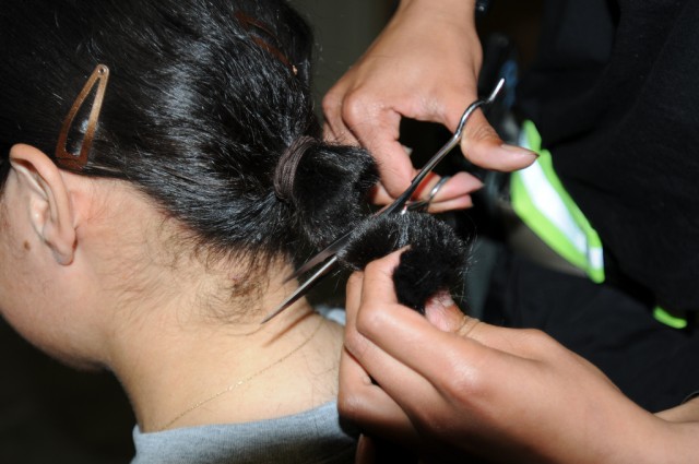 Amaryllis Rivera donates hair