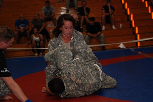 82nd Airborne Division Paratroopers fight for honors during 2011 All ...