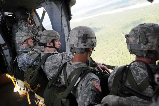Paratroopers find their target in 2011 All American Week Jump Competition