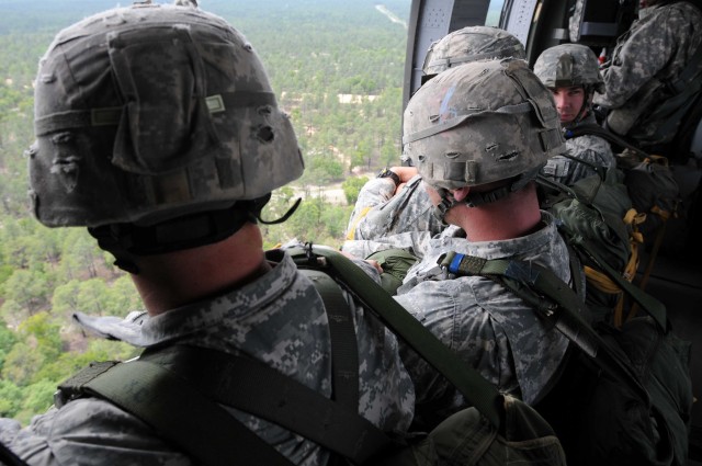 Paratroopers find their target in 2011 All American Week Jump Competition
