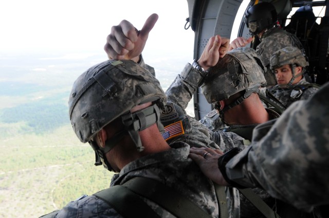 Paratroopers find their target in 2011 All American Week Jump Competition