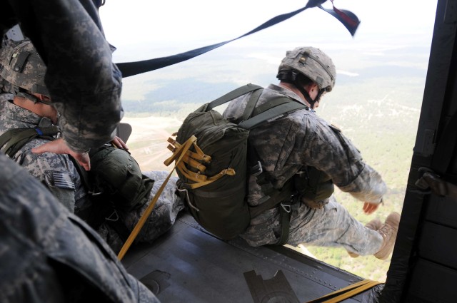 Paratroopers find their target in 2011 All American Week Jump Competition