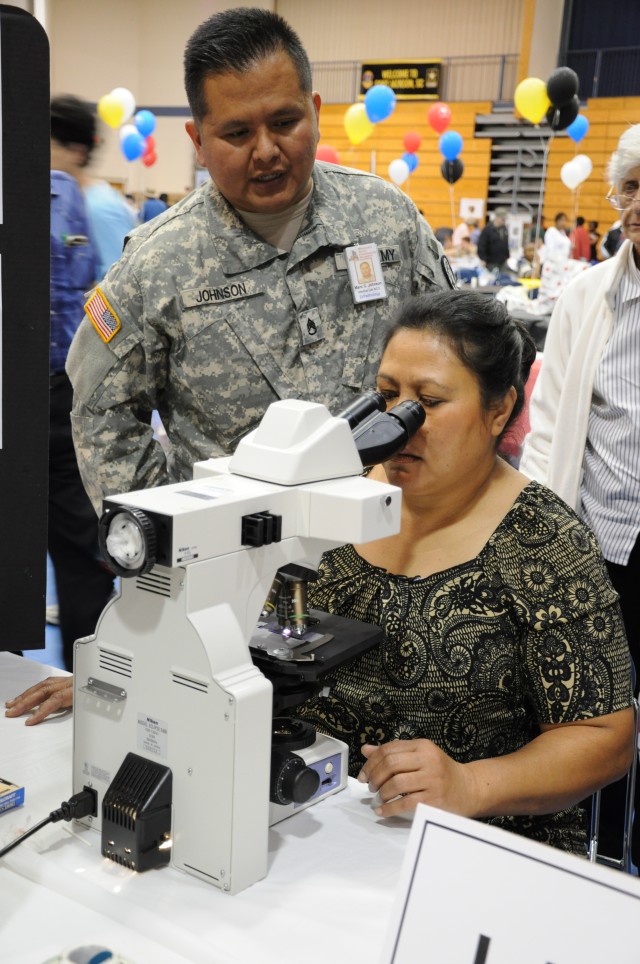 Retiree Council chair welcomes retirees, service members to event