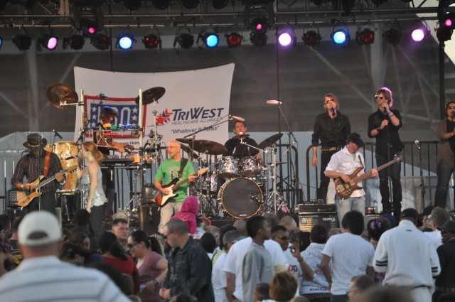 Lt. Dan Band rocks Fort Irwin