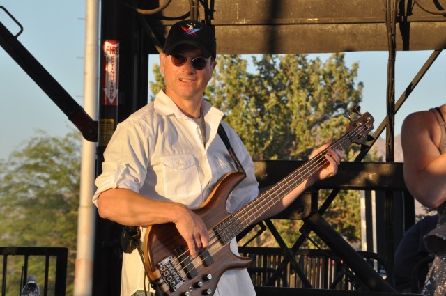 Lt. Dan Band rocks Fort Irwin