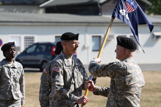 406th Human Resources Company receives a new commander