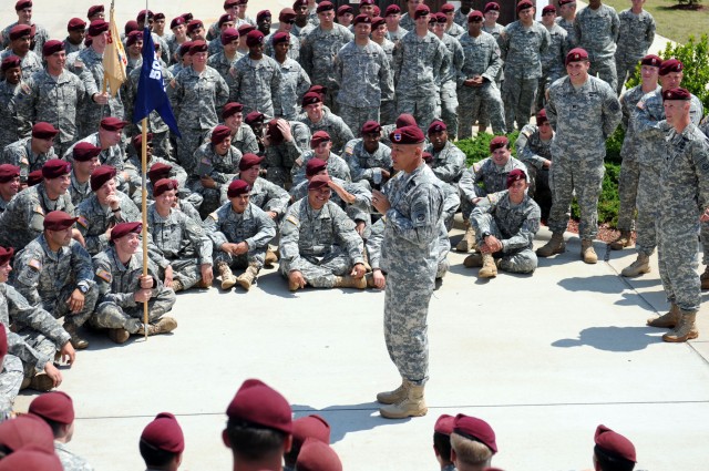 AA6 visits 1st Battalion, 505th Parachute Infantry Regiment