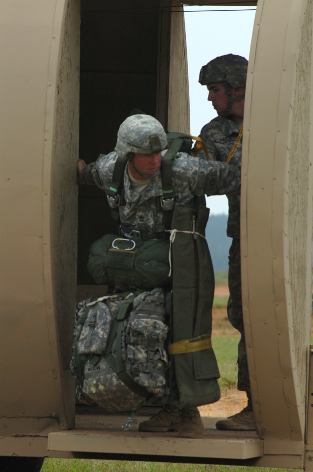 Paratroopers Demonstrate Capabilities to Public during Joint Operational Access Demonstration