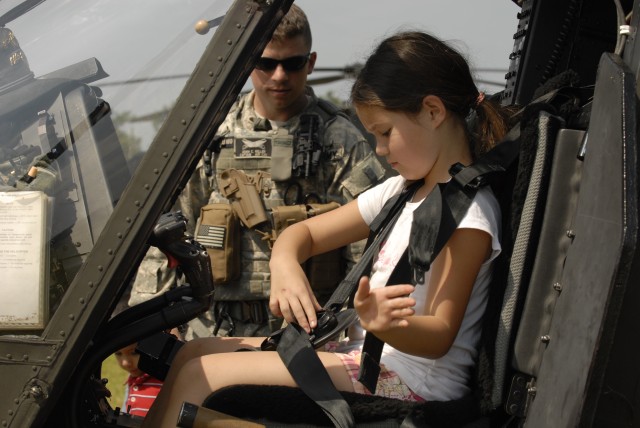 Paratroopers Demonstrate Capabilities to Public during Joint Operational Access Demonstration
