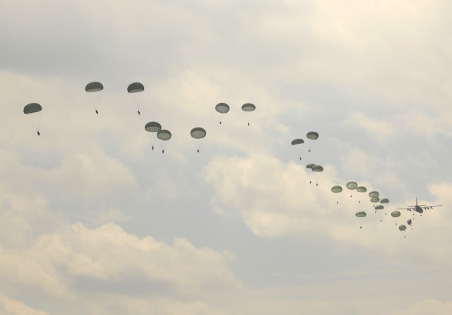 Paratroopers Demonstrate Capabilities to Public during Joint Operational Access Demonstration