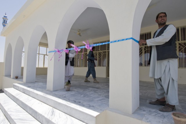 Takteh Pol unveils new mosque and district center