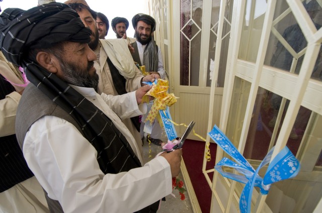 Takteh Pol unveils new mosque and district center