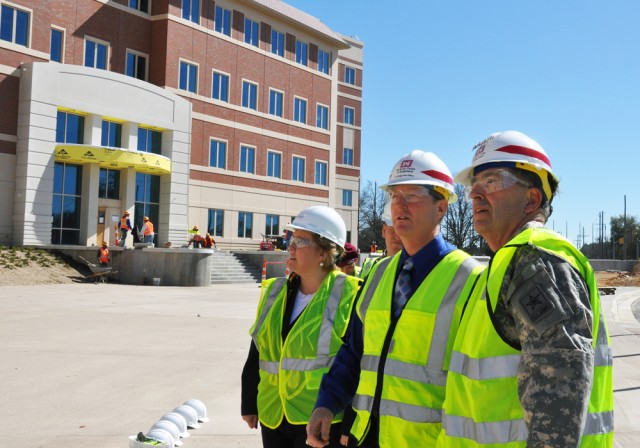 Army's vice chief checks BRAC construction at Bragg